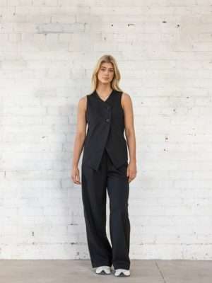 Dressed Pursuit Vest | Black