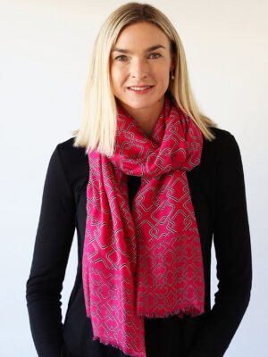 Archer House Interlinked Chain Scarf | Hot Pink